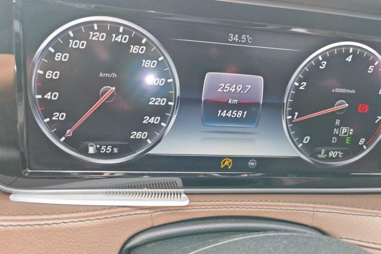 Used Mercedes-Benz S-Class 2014 S 320 L Business Model Odometer Close Up