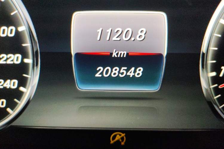 Used Mercedes-Benz S-Class 2014 S 320 L Business Model Odometer Close Up
