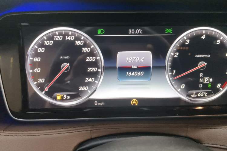 Used Mercedes-Benz S-Class 2014 S 320 L Business Model Odometer Close Up