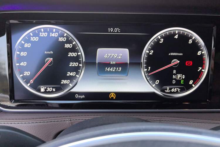 Used Mercedes-Benz S-Class 2014 S 320 L Business Model Odometer Close Up