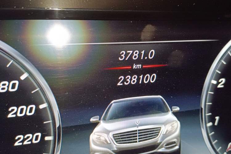 Used Mercedes-Benz S-Class 2014 S 320 L Luxury Model Odometer Close Up