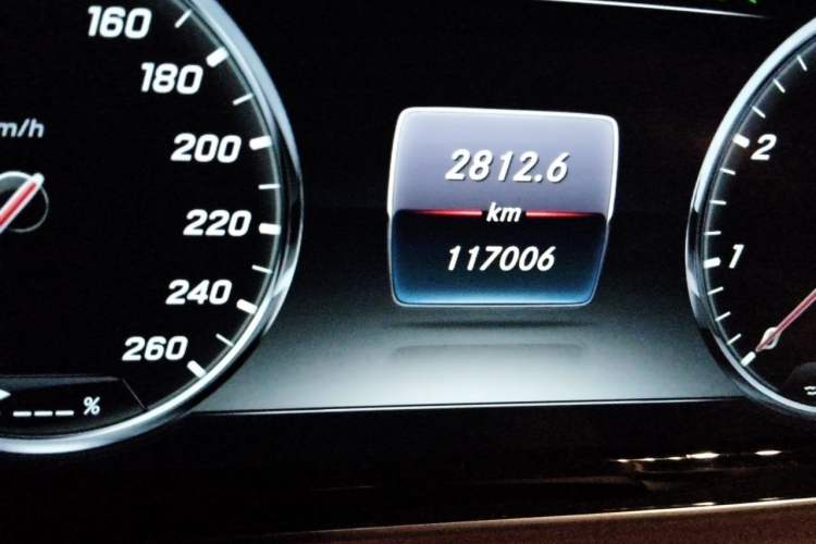 Used Mercedes-Benz S-Class 2014 S 320 L Business Model Odometer Close Up