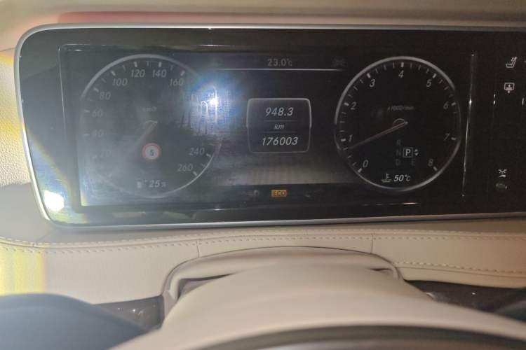 Used Mercedes-Benz S-Class 2014 S 400 L Prestige Edition Odometer Close Up