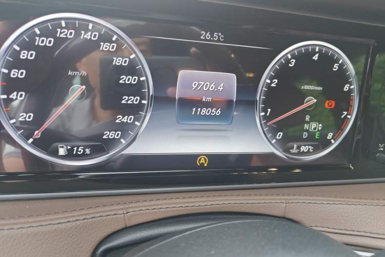 Used Mercedes-Benz S-Class 2014 S 320 L Business Model Odometer Close Up