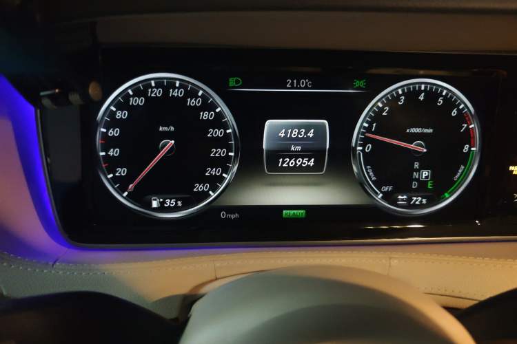 Used Mercedes-Benz S-Class 2014 S 400 L HYBRID Odometer Close Up