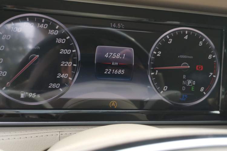Used Mercedes-Benz S-Class 2014 S 320 L Business Model Odometer Close Up