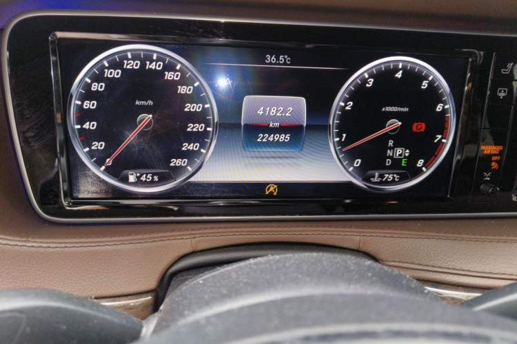 Used Mercedes-Benz S-Class 2014 S 320 L Business Model Odometer Close Up