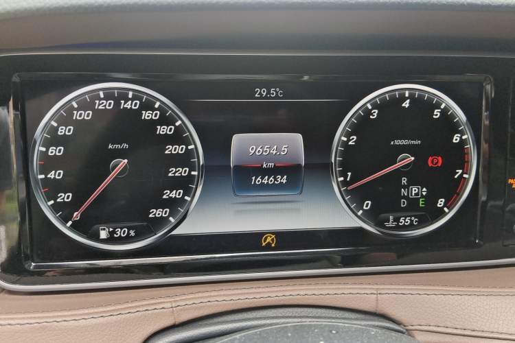 Used Mercedes-Benz S-Class 2014 S 320 L Business Model Odometer Close Up