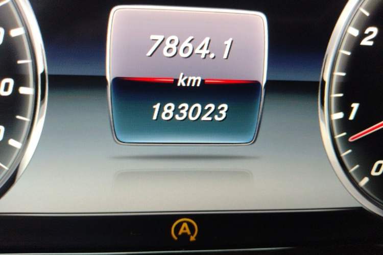 Used Mercedes-Benz S-Class 2014 S 320 L Business Model Odometer Close Up