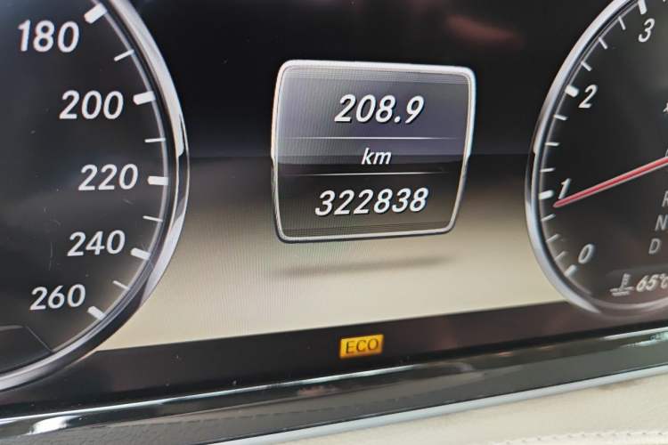 Used Mercedes-Benz S-Class 2014 S 400 L Prestige Edition Odometer Close Up