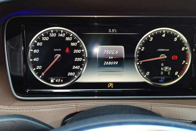 Used Mercedes-Benz S-Class 2014 S 320 L Business Model Odometer Close Up
