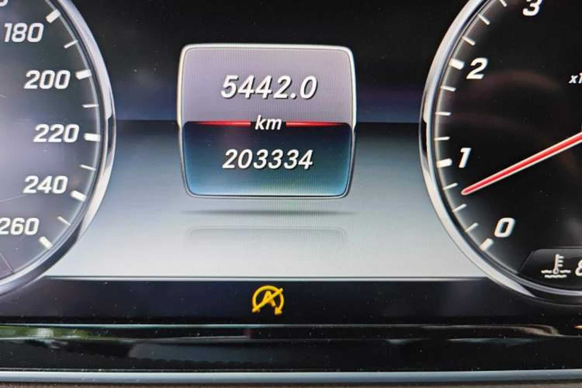 Used Mercedes-Benz S-Class 2014 S 320 L Business Model Odometer Close Up