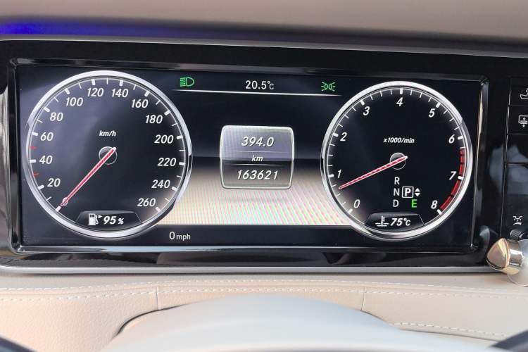 Used Mercedes-Benz S-Class 2014 S 400 L Prestige Edition Odometer Close Up