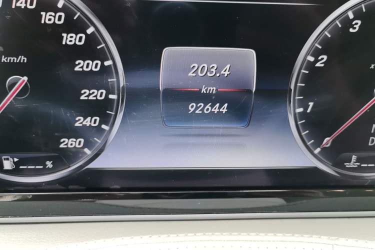 Used Mercedes-Benz S-Class 2014 S 320 L Business Model Odometer Close Up