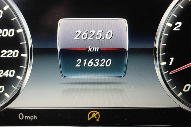 Used Mercedes-Benz S-Class 2014 S 320 L Business Model Odometer Close Up