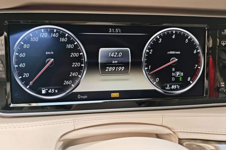 Used Mercedes-Benz S-Class 2014 S 500 L Odometer Close Up