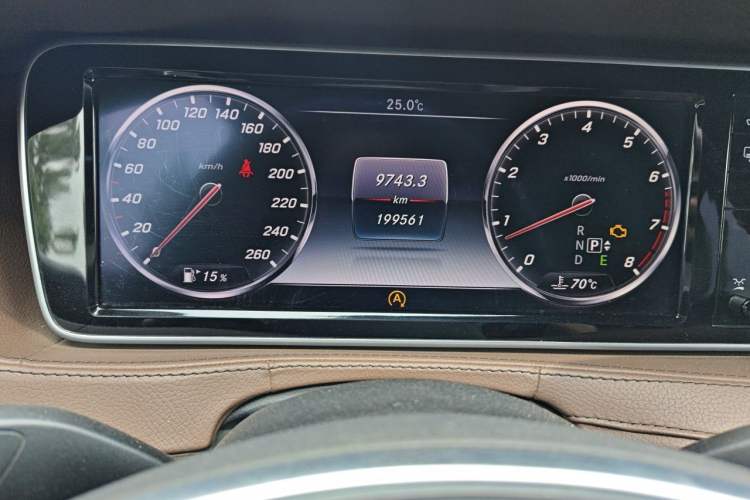 Used Mercedes-Benz S-Class 2014 S 320 L Business Model Odometer Close Up