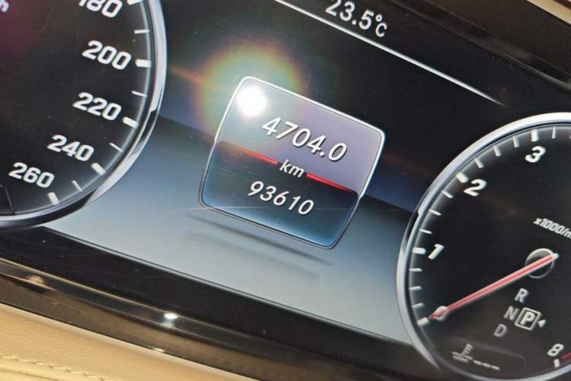 Used Mercedes-Benz S-Class 2014 S 320 L Business Model Odometer Close Up