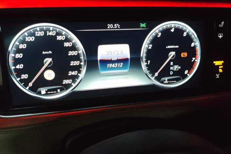 Used Mercedes-Benz S-Class 2014 S 320 L Business Model Odometer Close Up