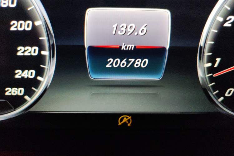 Used Mercedes-Benz S-Class 2014 S 320 L Business Model Odometer Close Up