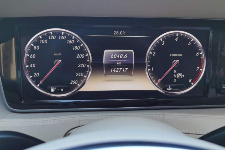 Used Mercedes-Benz S-Class 2014 S 400 L Prestige Edition Odometer Close Up