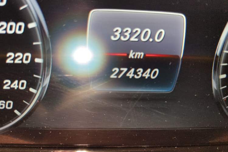 Used Mercedes-Benz S-Class 2014 S 320 L Business Model Odometer Close Up