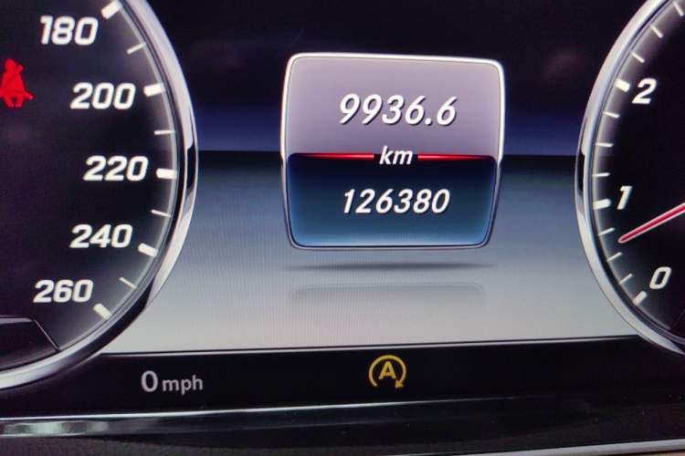 Used Mercedes-Benz S-Class 2014 S 320 L Business Model Odometer Close Up