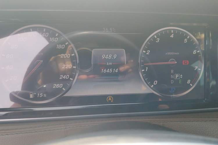 Used Mercedes-Benz S-Class 2014 S 320 L Business Model Odometer Close Up