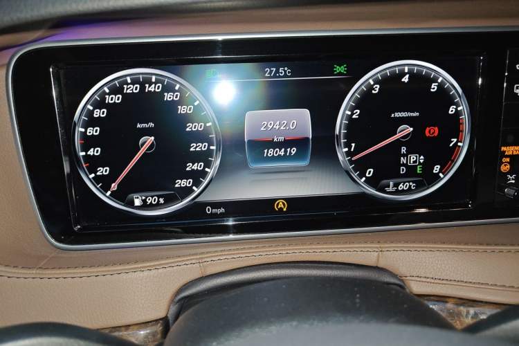 Used Mercedes-Benz S-Class 2014 S 320 L Business Model Odometer Close Up