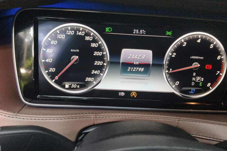 Used Mercedes-Benz S-Class 2014 S 320 L Business Model Odometer Close Up