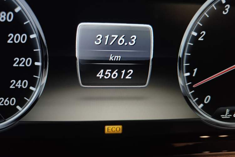 Used Mercedes-Benz S-Class 2014 S 400 L Luxury Model Odometer Close Up