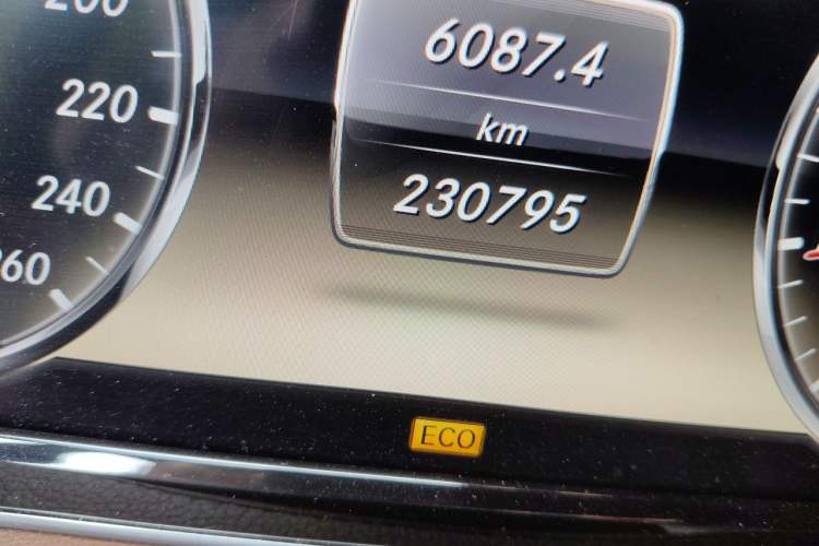Used Mercedes-Benz S-Class 2014 S 400 L Prestige Edition Odometer Close Up