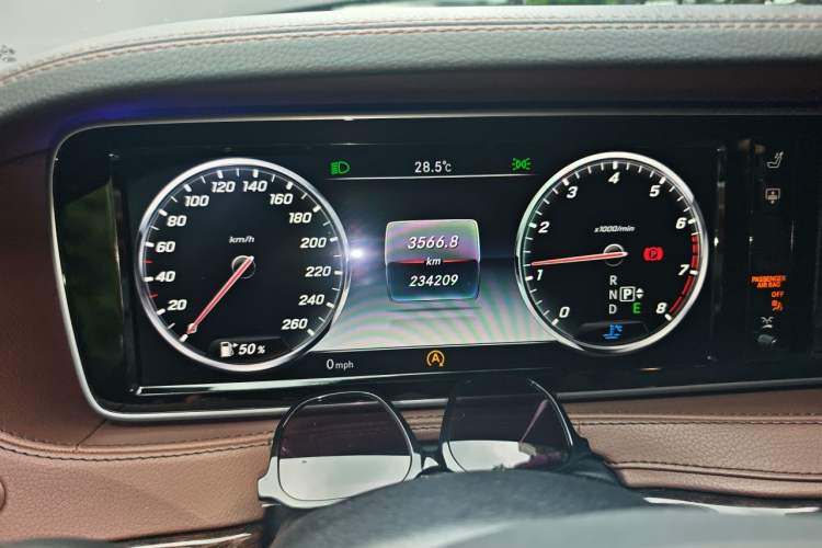 Used Mercedes-Benz S-Class 2014 S 320 L Business Model Odometer Close Up