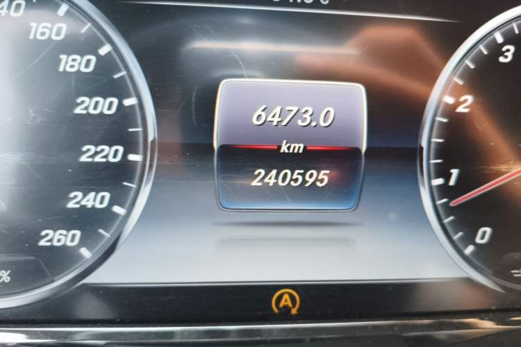 Used Mercedes-Benz S-Class 2014 S 320 L Business Model Odometer Close Up