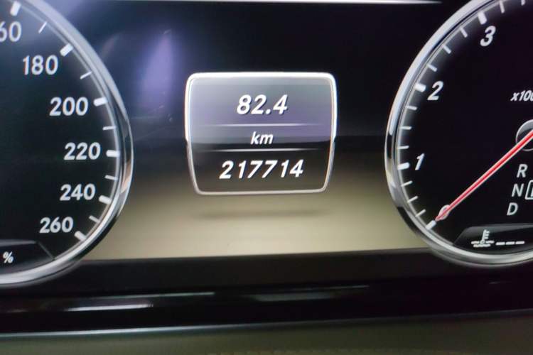 Used Mercedes-Benz S-Class 2014 S 500 L 4MATIC Odometer Close Up
