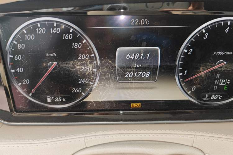Used Mercedes-Benz S-Class 2014 S 400 L Prestige Edition Odometer Close Up