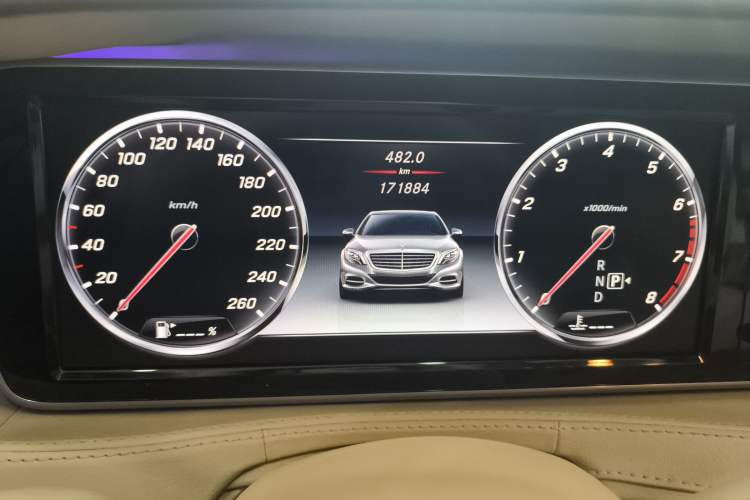 Used Mercedes-Benz S-Class 2014 S 320 L Luxury Model Odometer Close Up