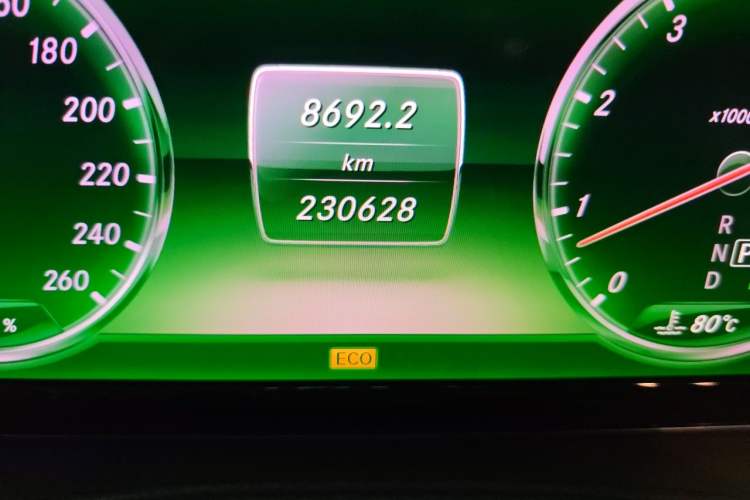 Used Mercedes-Benz S-Class 2014 S 400 L Prestige Edition Odometer Close Up