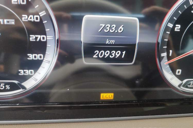Used Mercedes-Benz S-Class 2014 S 400 L Luxury Model Odometer Close Up