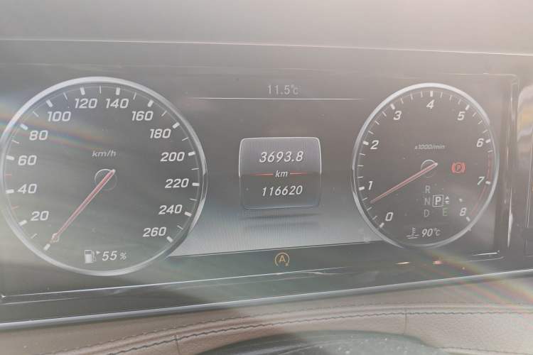 Used Mercedes-Benz S-Class 2014 S 320 L Business Model Odometer Close Up
