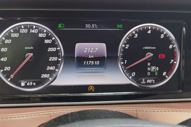 Used Mercedes-Benz S-Class 2014 S 320 L Business Model Odometer Close Up