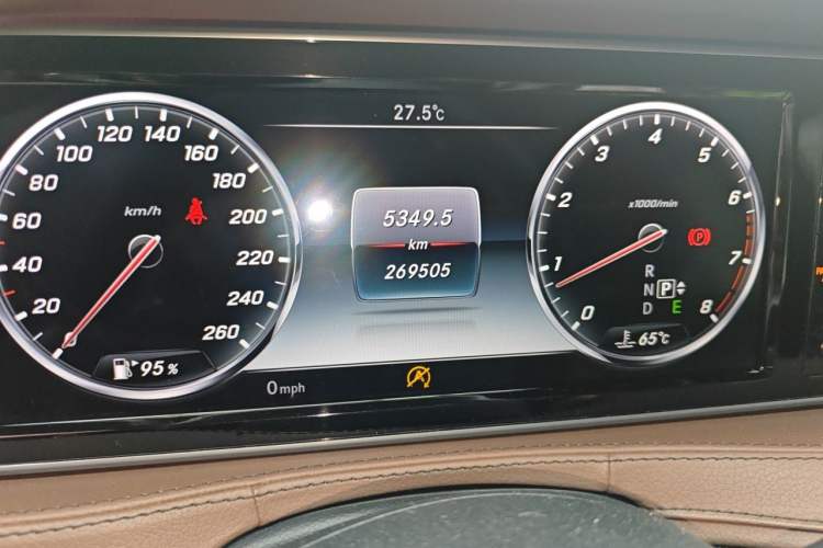 Used Mercedes-Benz S-Class 2014 S 320 L Business Model Odometer Close Up