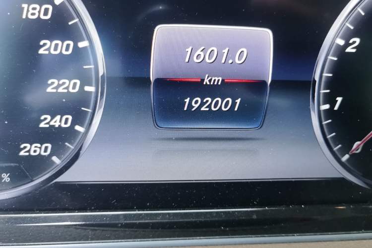 Used Mercedes-Benz S-Class 2014 S 320 L Business Model Odometer Close Up