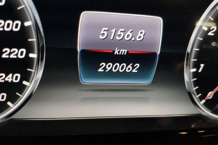 Used Mercedes-Benz S-Class 2014 S 400 L Luxury Model Odometer Close Up