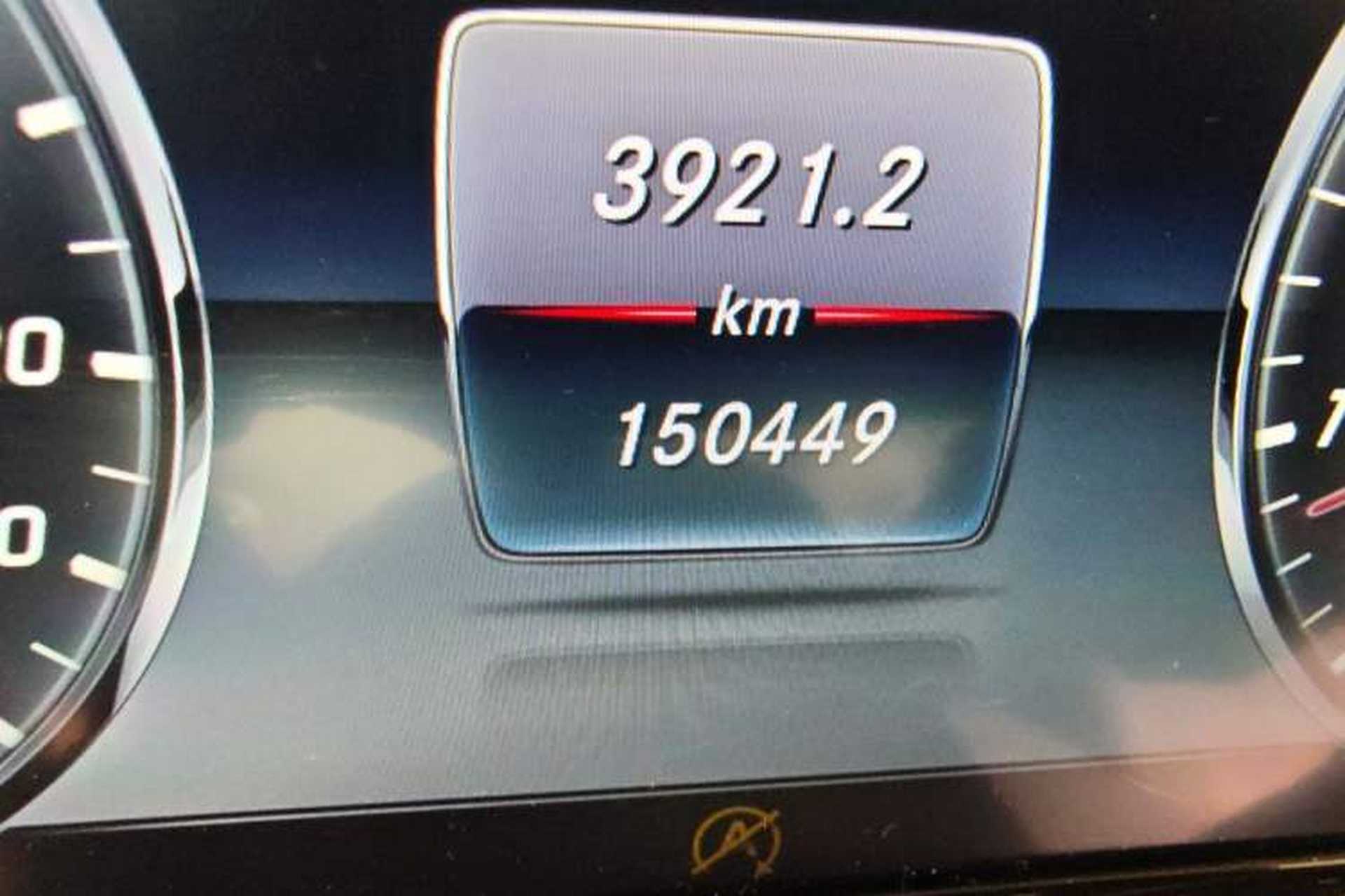Used Mercedes-Benz S-Class 2014 S 320 L Business Model Odometer Close Up