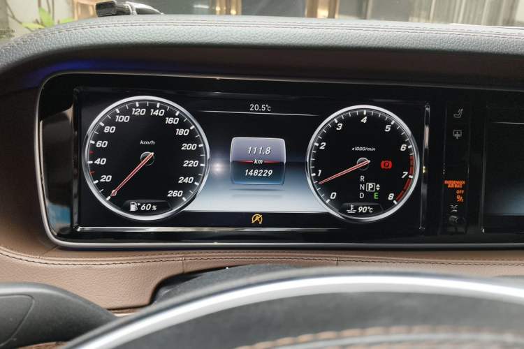 Used Mercedes-Benz S-Class 2014 S 320 L Business Model Odometer Close Up