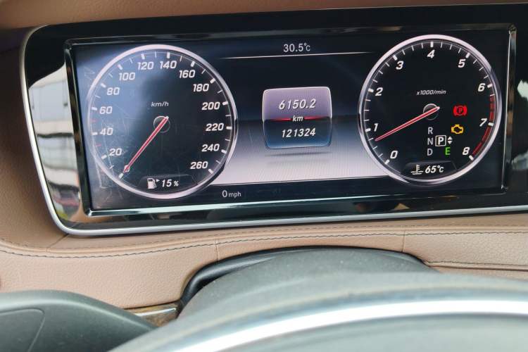 Used Mercedes-Benz S-Class 2014 S 320 L Business Model Odometer Close Up