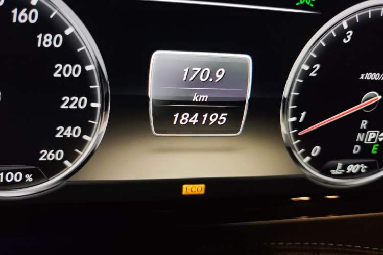 Used Mercedes-Benz S-Class 2014 S 500 L Odometer Close Up