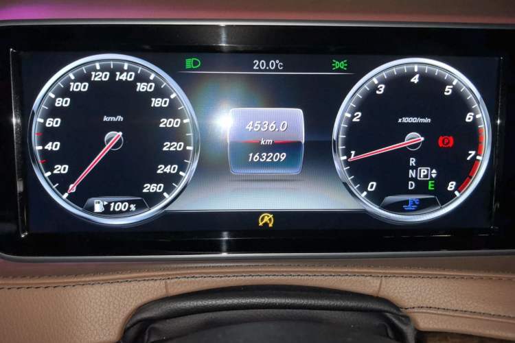 Used Mercedes-Benz S-Class 2014 S 320 L Business Model Odometer Close Up