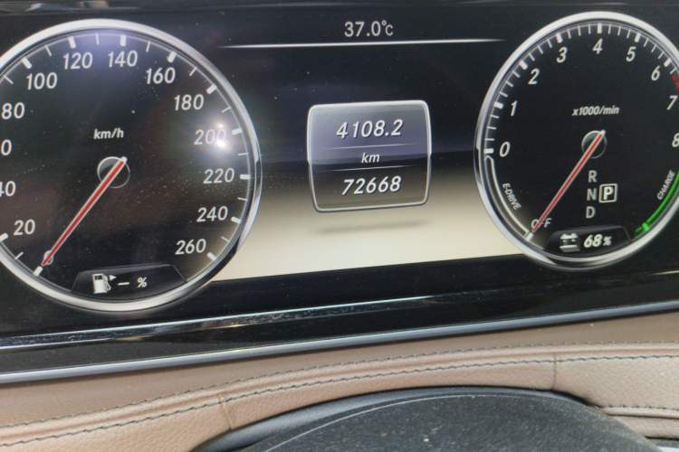 Used Mercedes-Benz S-Class 2014 S 400 L HYBRID Odometer Close Up